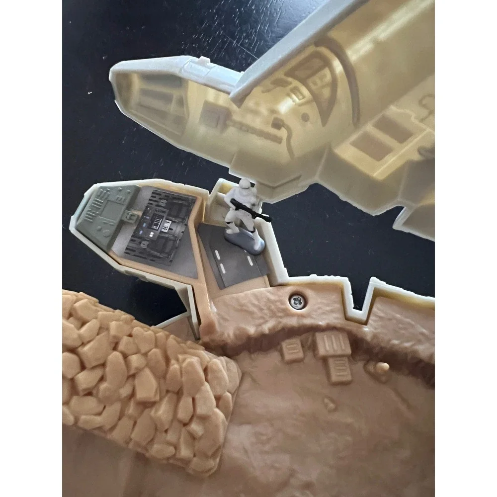 Tonka‎ Star Wars 2015 Micro Machines Millennium Falcon Playset Tan Good Jakku